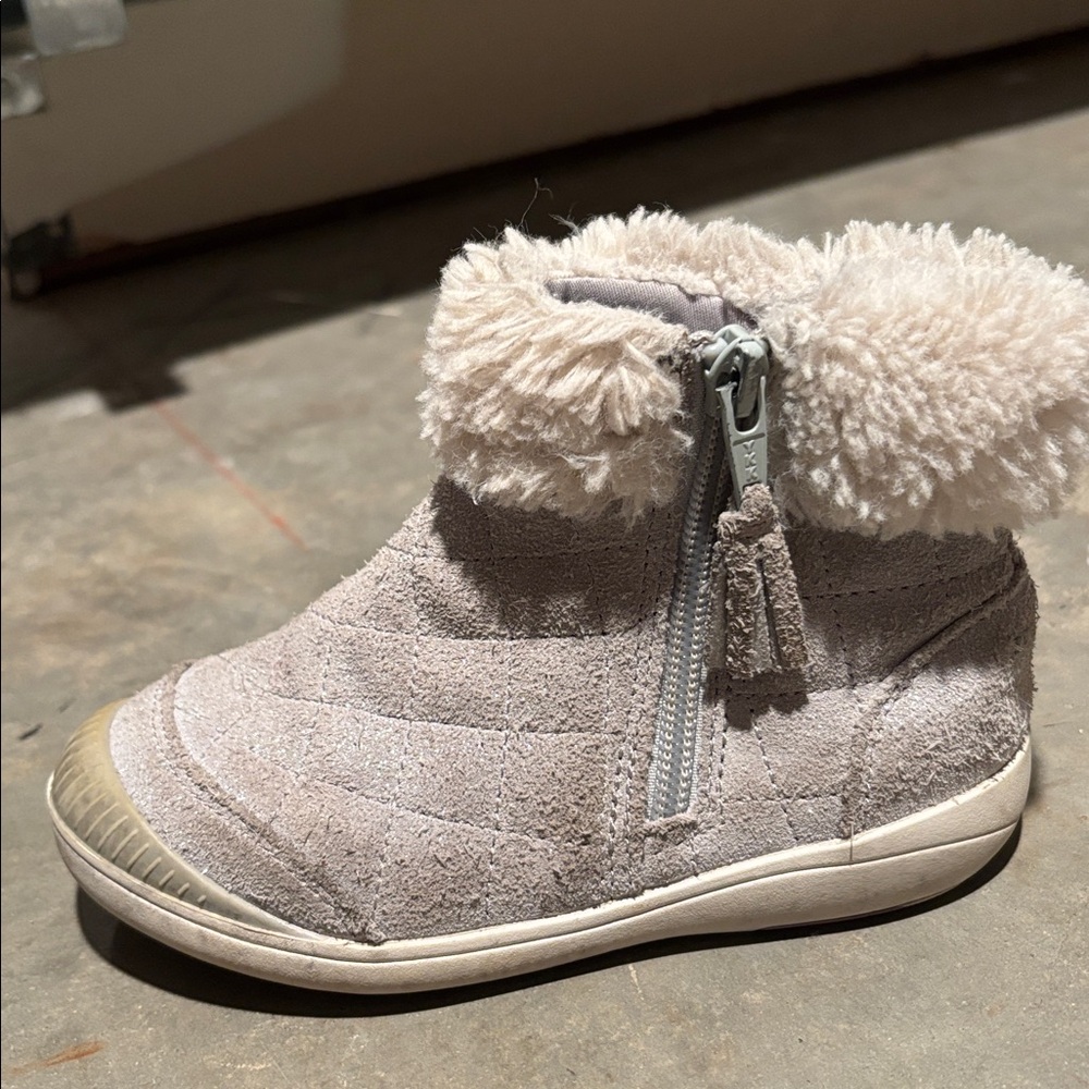 Stride Rite Chloe Girls Silver Sneaker Boots with Faux Fur - Picture 5 of 6
